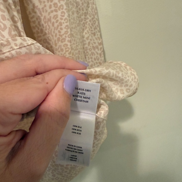 Rails Kate Silk Blouse White Cheetah Size Large - Picture 3 of 6